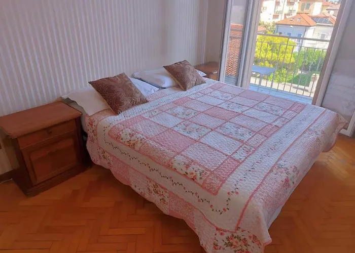 Cozy Room With Queen Bed 温馨双人大房间